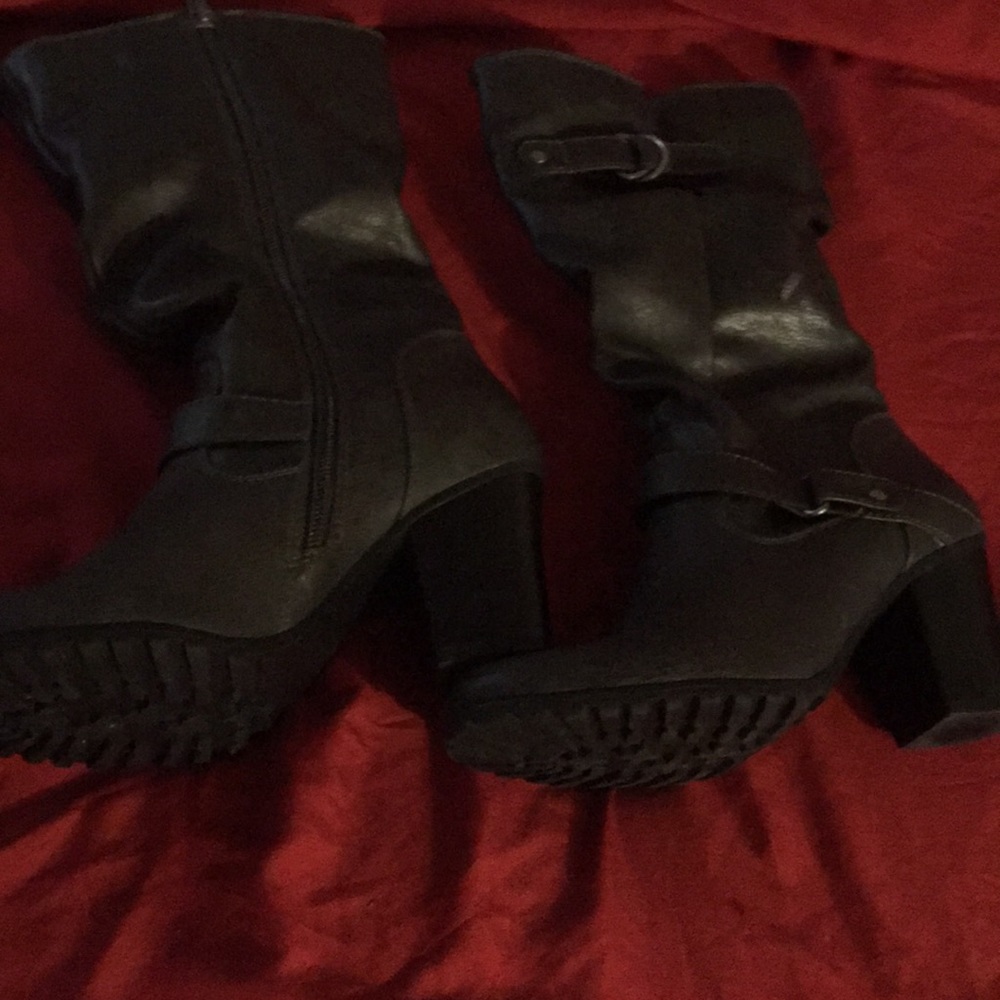 Boots - Picture 3 of 4